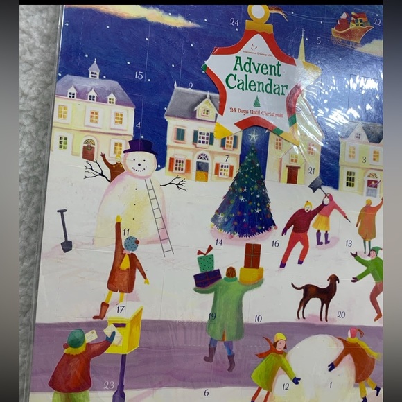 International Greetings USA Advent Calendar 14" Snow play scene christmas - Picture 2 of 11